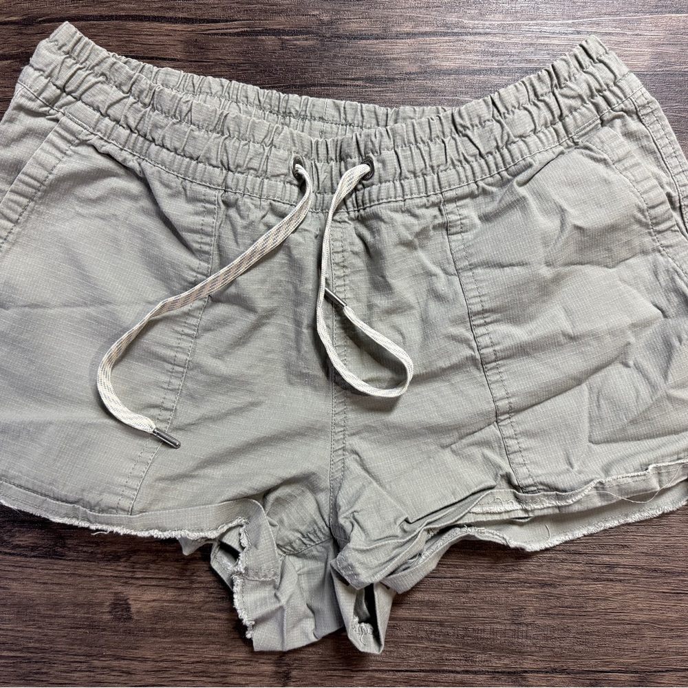 Vuori Casual Khaki Women's Shorts